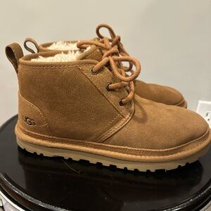 Women’s UGG Neumel Boot — Size 7